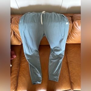 Vuori performance joggers tall